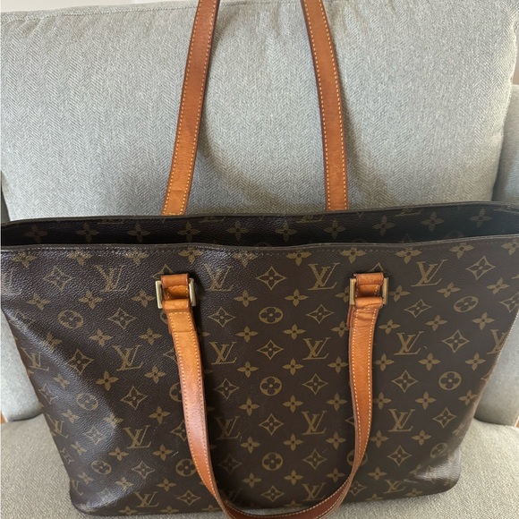 Louis Vuitton - Picture 2 of 11